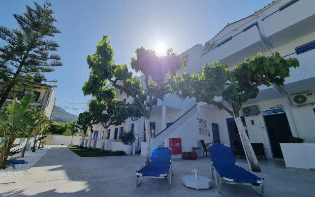 Leonidas Studios & Apartments