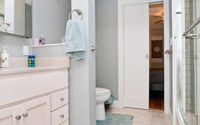 Private NewlyRenovated Br Apt