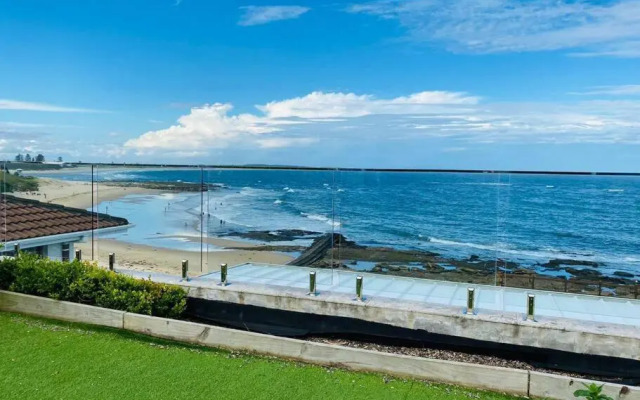 Beachfront apartment The Entrance Central Coast