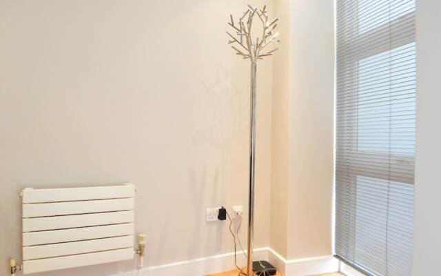 2 Bedroom Maisonette House Close to Hyde Park