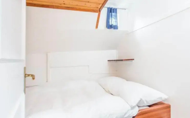 Anna Johanna Houseboat