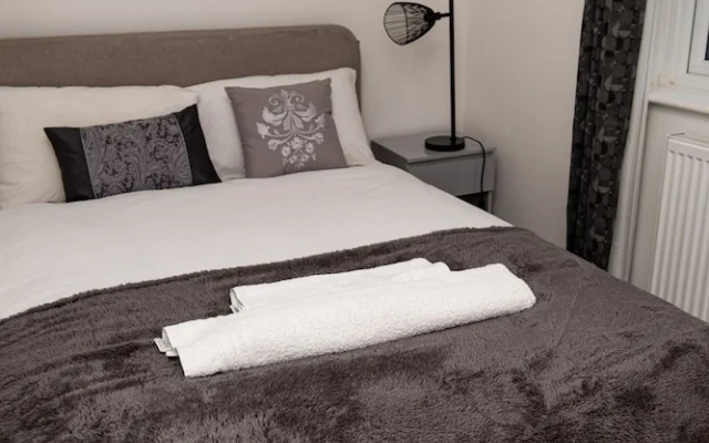 7 Guests - 3 Bedrooms - Parking - Pet Friendly