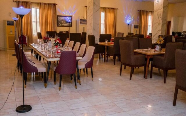 Impeccable Hotel by HomeVille Plus Benin