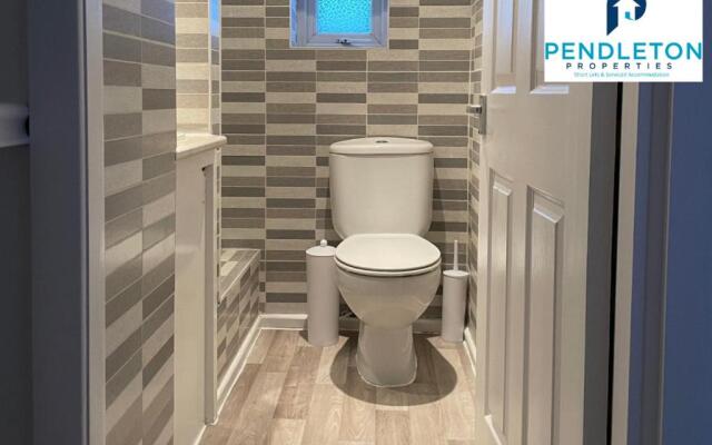 Cosy 2 bed property Contractor and Leisure Stays