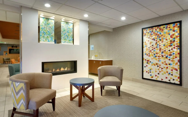 Quality Inn & Suites(.)
