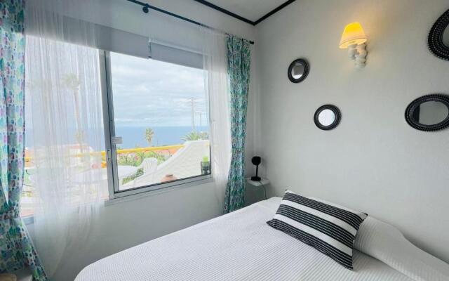 Studio sea front view & pool