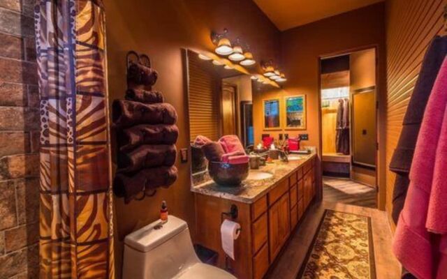 Four Peaks B and B Romantic Getaway