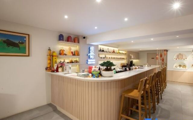 Zhennan Teabar Hotel