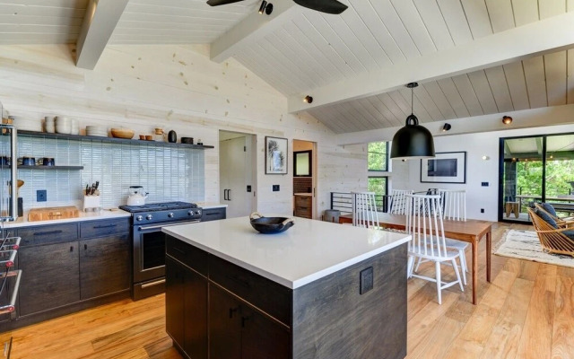 Haena Beach House 2 Bedroom Home by RedAwning