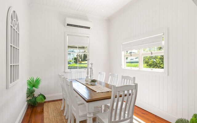 Family Home in Balmoral - Family Stays