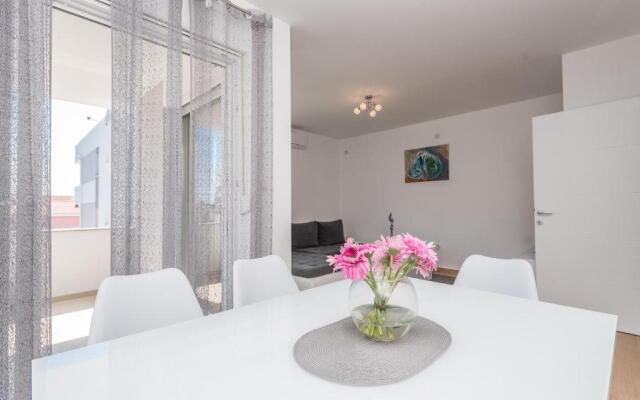 Villa Star 4 luxury apartment with a pool