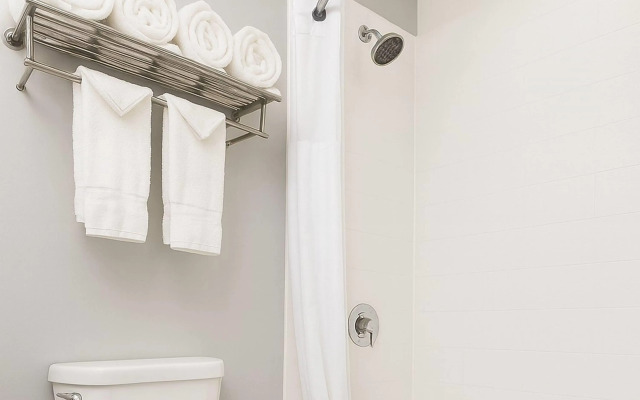 Travelodge by Wyndham LAX