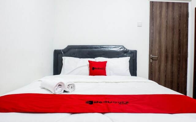 RedDoorz near Ahmad Yani Airport 2