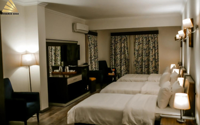 Pyramid Edge Hotel & Exclusive Pyramids View Rooftop