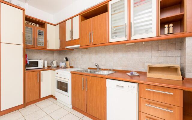 Anna Apartment