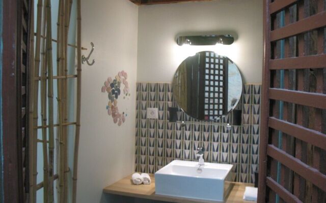 Pavillion du Chateau de Saint Augustin