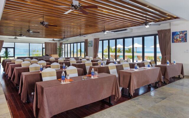 Cam Ranh Riviera Beach Resort & Spa