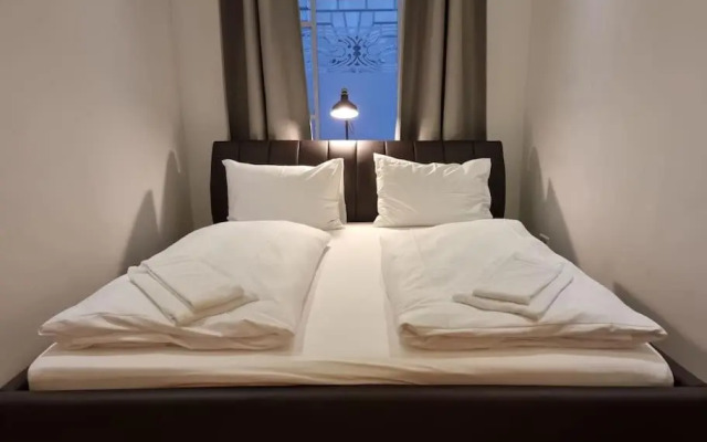 Sissi Royal Suite - Inner City 4 bedroom apartment