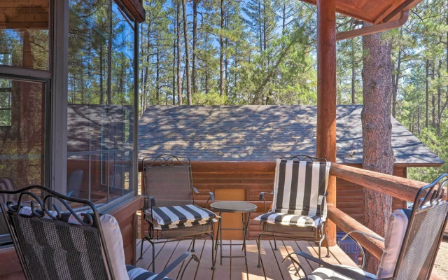 Deck, Games & Fire Pit: Modern Pine Cabin!