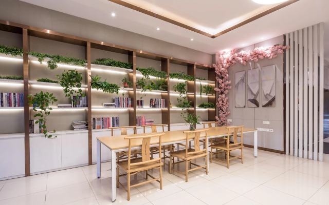 Elan Hotel Taicang Wuyang Square