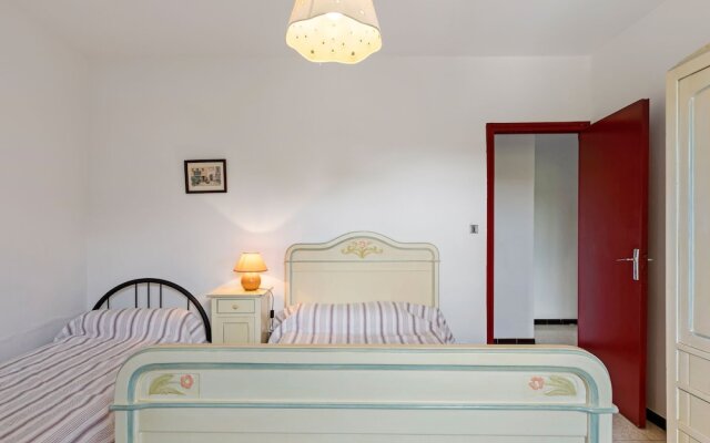 Beautiful Apartment in Mèze with Swimming Pool