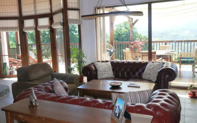 Tabashko Tarn Guest House