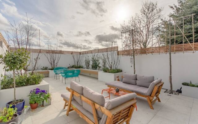 Incredible 5 Bedroom Home Overlooking Queen's Park