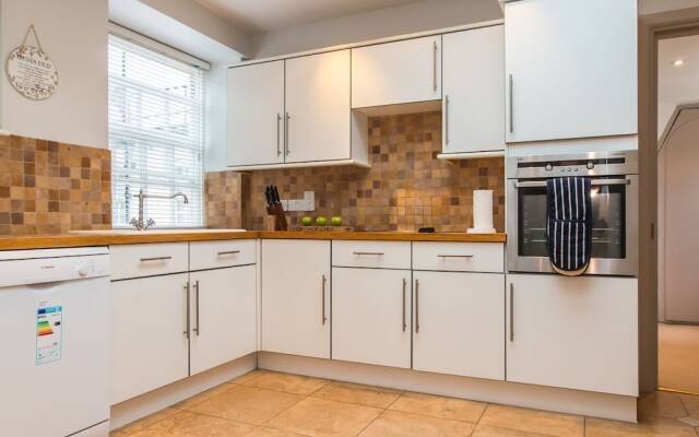 Audley Street Apartment