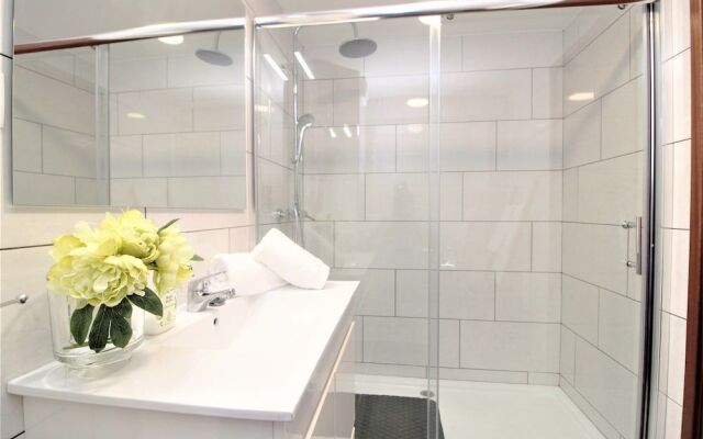 Grey Apartment in City Center with Sea View