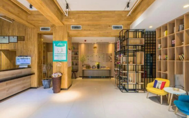 Yueweiman Hotel (Baoding High Speed Railway Station Hebei University)