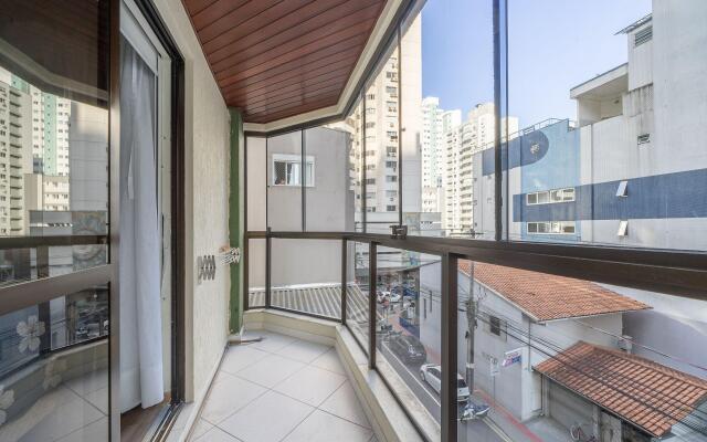 Apto a 200m da praia em Balneário Camboriú MCR0302