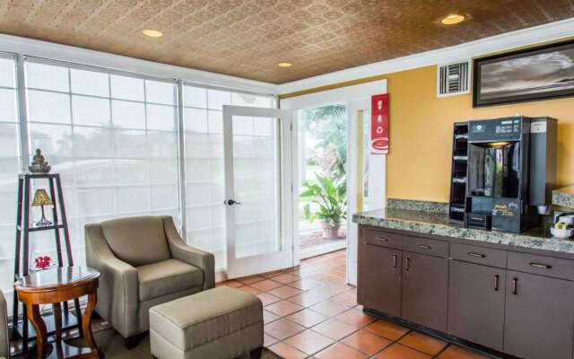 Econo Lodge Cocoa Beach - near the Port