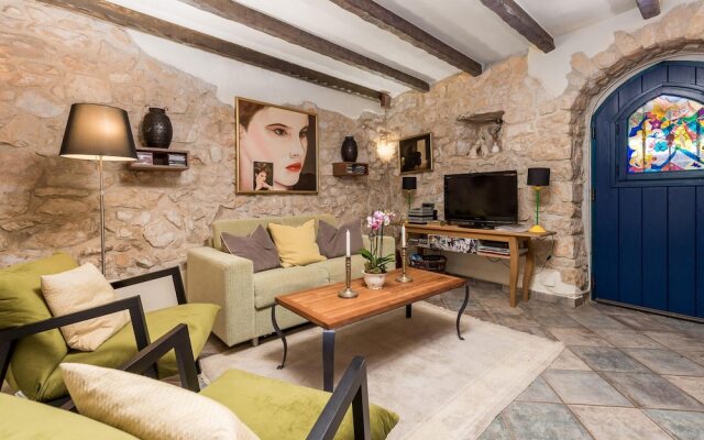 Awesome Home in Dobrinj With Wifi and 2 Bedrooms