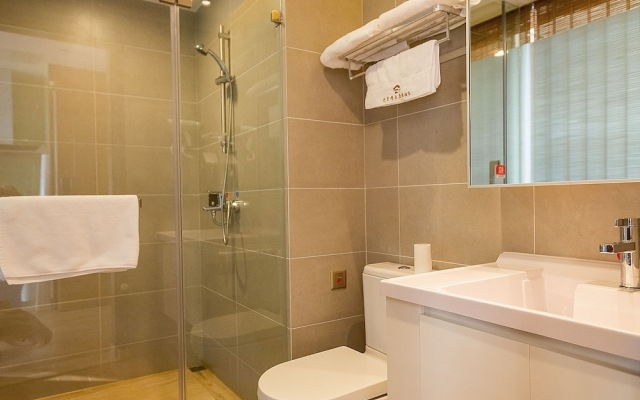 Yi Shu Jing Pin Holiday Hotel