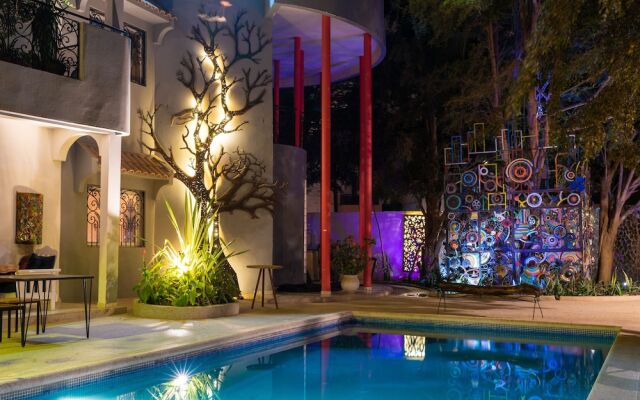 Loman Art House