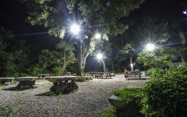 Whinstone Hotel and Resort