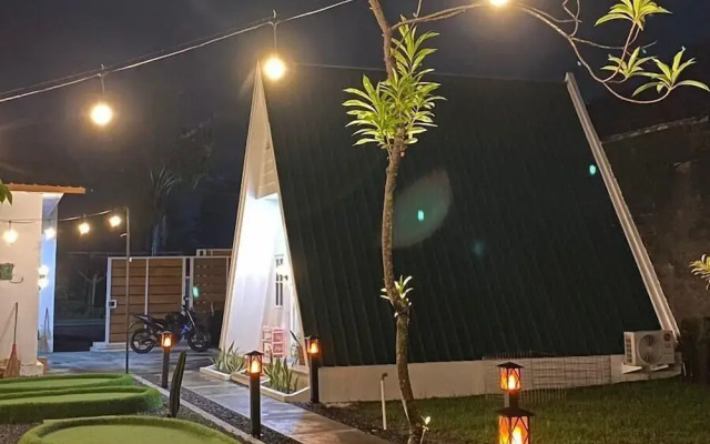Tropical House and Mini Golf Yogyakarta