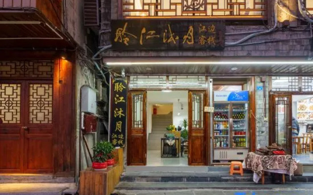 Phoenix Ancient City Lingjiang Muyue Riverside Homestay