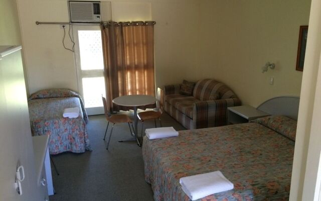 The Glades Country Club Motor Inn