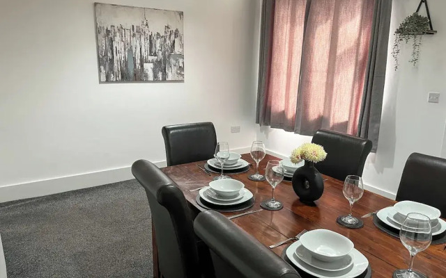 3 Bed House At 8 Nantwich Road
