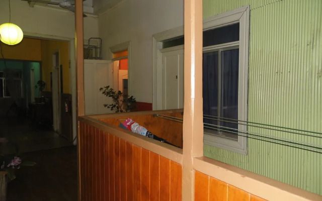 Hostal Tricontinental