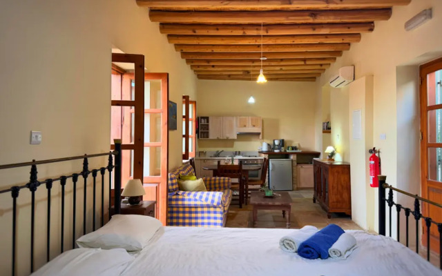 Eveleos Country House