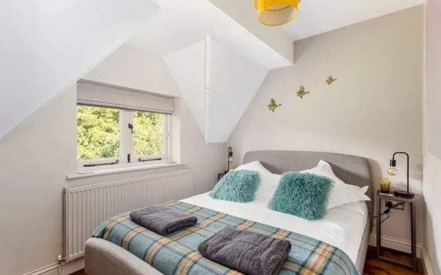 Spacious & Stylish Cotswold Family home