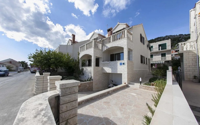 Ton - 200m From the sea - A2