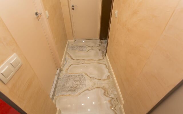 Elegant 2bdr Apartment With a Balcony