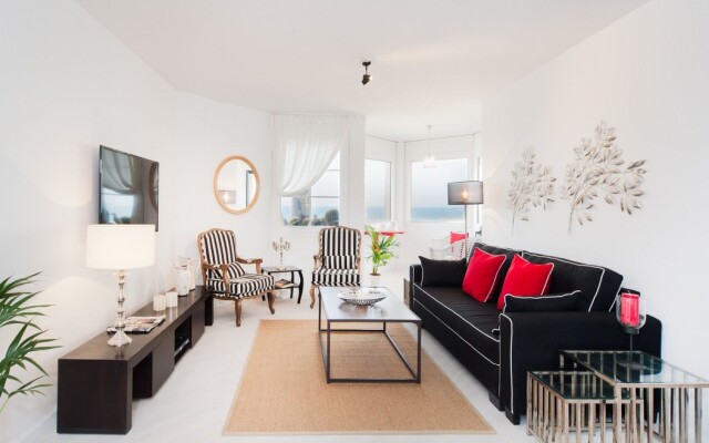 Chic 3BR Apt on the Beach by Sea N' Rent