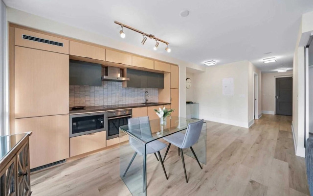 PlanURstay  - 300 Front Street West