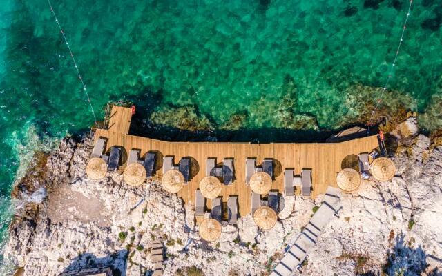 Akvaryum Butik Otel Karaburun