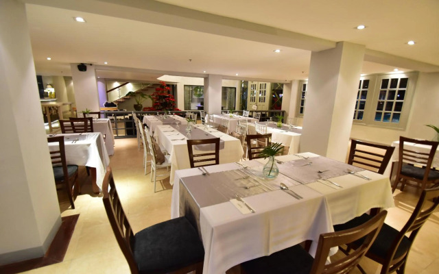 Almont City Hotel
