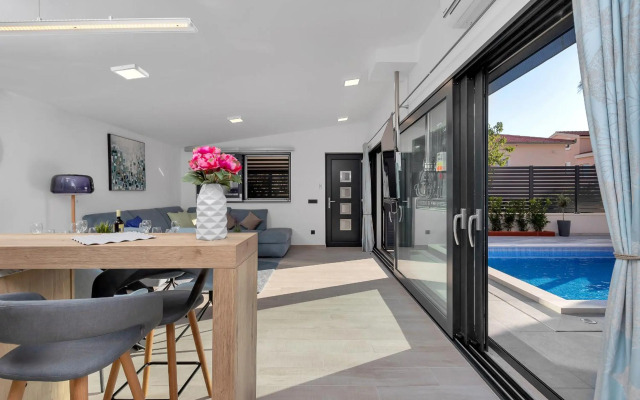 Lulani pool apartment